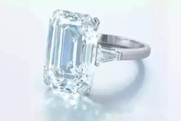 2015香港佳士得15.15克拉钻石戒指