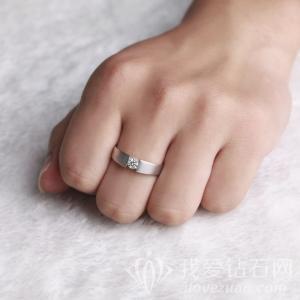 中指戴戒指